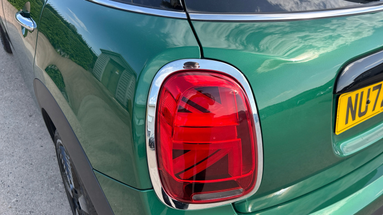MINI Hatchback 1.5 Cooper Exclusive 5dr Auto Petrol Hatchback
